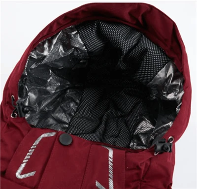 Ski jacket for curvy figure hood